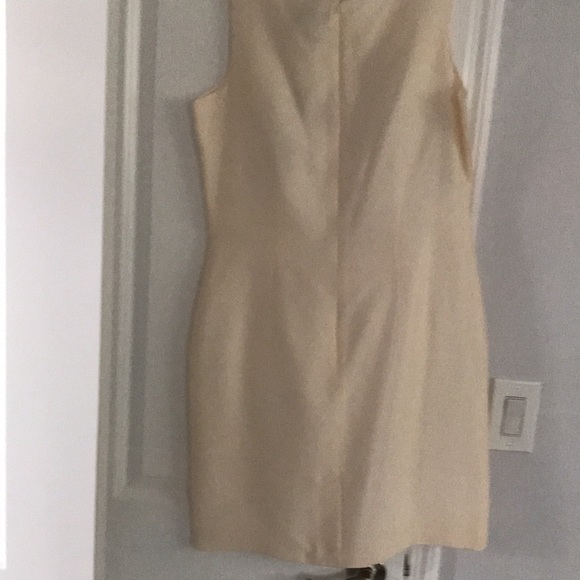 Red and whit with appliqué zipper in back - Picture 2 of 2